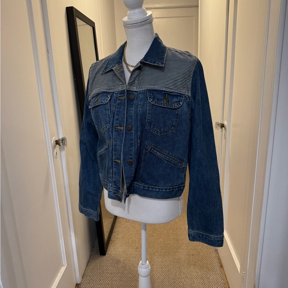 Gap Blue Lightweight Denim Jacket with Pointed Collar and Standard Fit - Picture 3 of 10